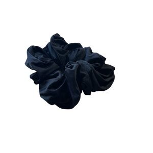 NWOT Large Black Scrunchie Medium Hold